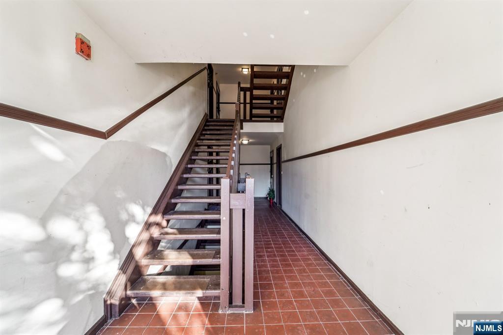 2007 Hawthorne Lane 2007