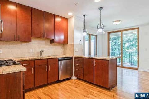 Photo of 17 Meadow Rd #310, Rutherford, NJ 07070 (MLS # 26031290)