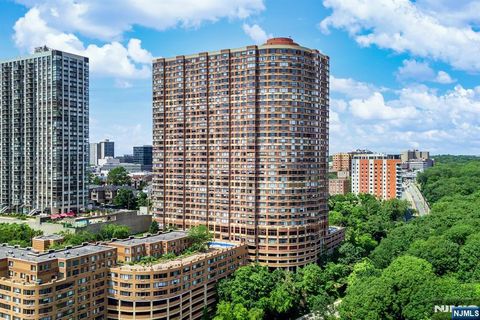 Photo of 100 Old Palisade Road #803, Fort Lee, NJ 07024 (MLS # 26001162)