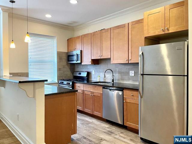 Rental Property at 855 Broad Ave 57, Ridgefield, New Jersey - Bedrooms: 1 
Bathrooms: 1 
Rooms: 4  - $2,150 MO.