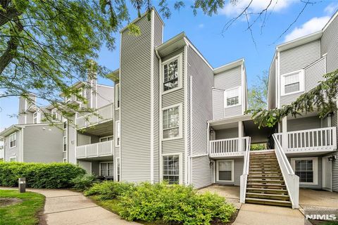 32 Mallard Court Englewood NJ 07631