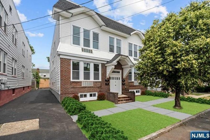 Welcome to 531 Beardsley in Bloomfield! Beautiful rental apartment that is so spacious in the heart of Bloomfield! This gut-renovated apartment features 2 bedrooms & 1 bathroom. Open Concept Kitchen, Living Room, and Dining with goregous finishes that make the space ideal for entertaining. Extremely spacious apartment with 9 foot ceilings. Bedrooms are on opposite sides on the apartment providing great privacy. Kitchen features stainless steel appliances, quartz countertops, and beautiful white cabinetry. Laundry machines provided for each unit on site in the basement.Credit check, & proof of income REQUIRED. A small pet MAY be considered. 1 parking space included per unit. Laundry included per unit.