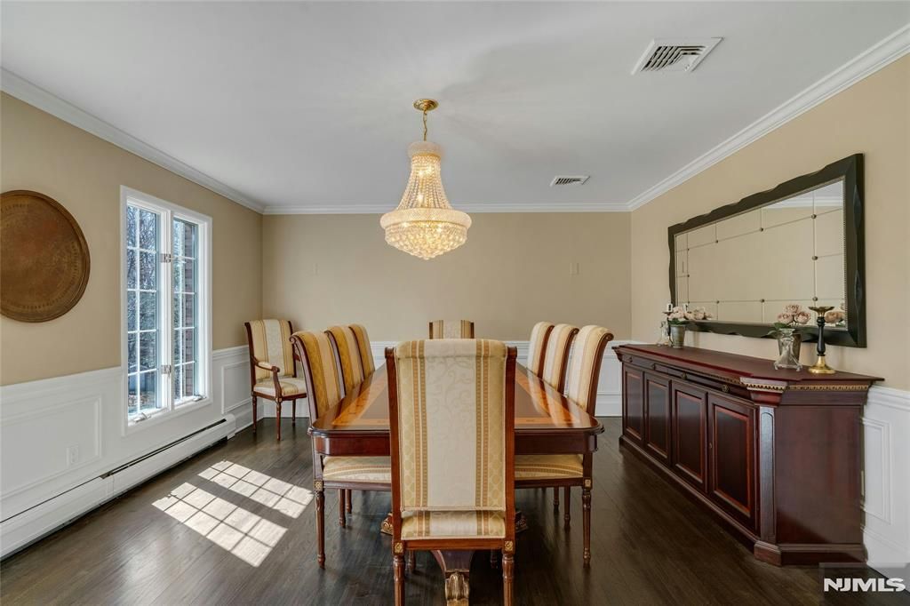 Photo of 450 Saddle Back Trail, Franklin Lakes, NJ 07417 (MLS # 26000806)