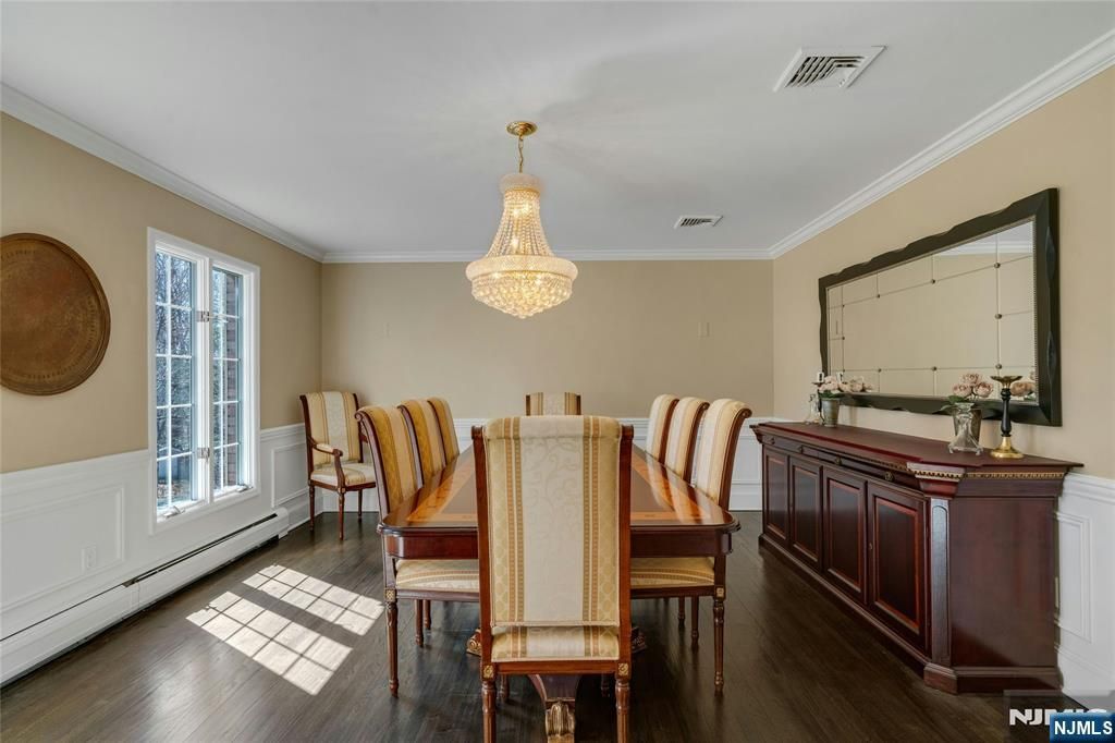 Photo of 450 Saddle Back Trail, Franklin Lakes, NJ 07417 (MLS # 26000806)