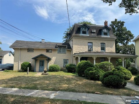 Photo of 194 Krone Pl #1, Hackensack, NJ 07601 (MLS # 26026783)