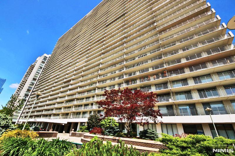 Photo 1 of 1530 Palisade Avenue 25B, Fort Lee, New Jersey, $560,000, Web #: 325016151