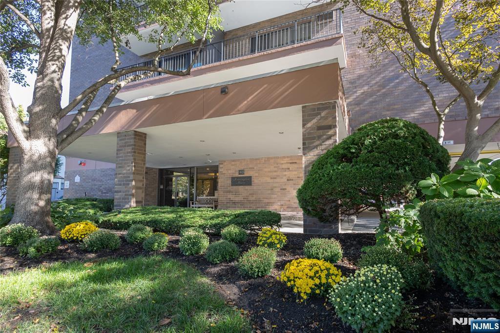 140 Euclid Avenue 1H