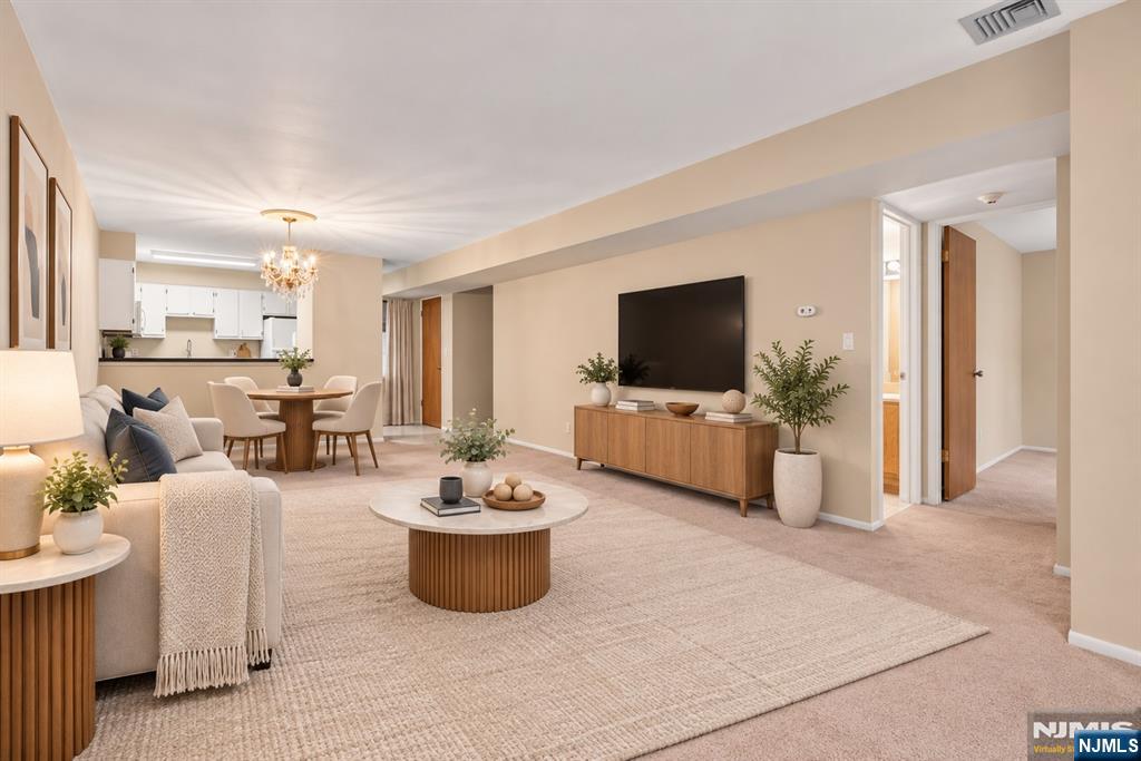 19 Plauderville Avenue 208