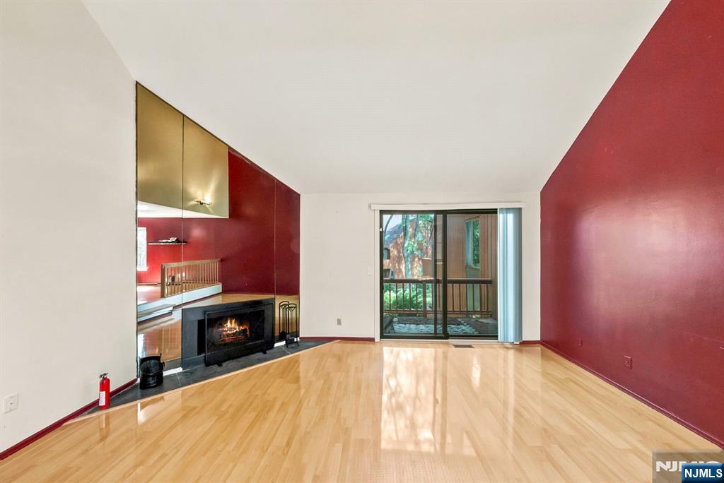 484 Teal Plaza