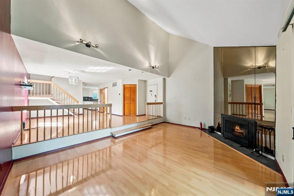 484 Teal Plaza