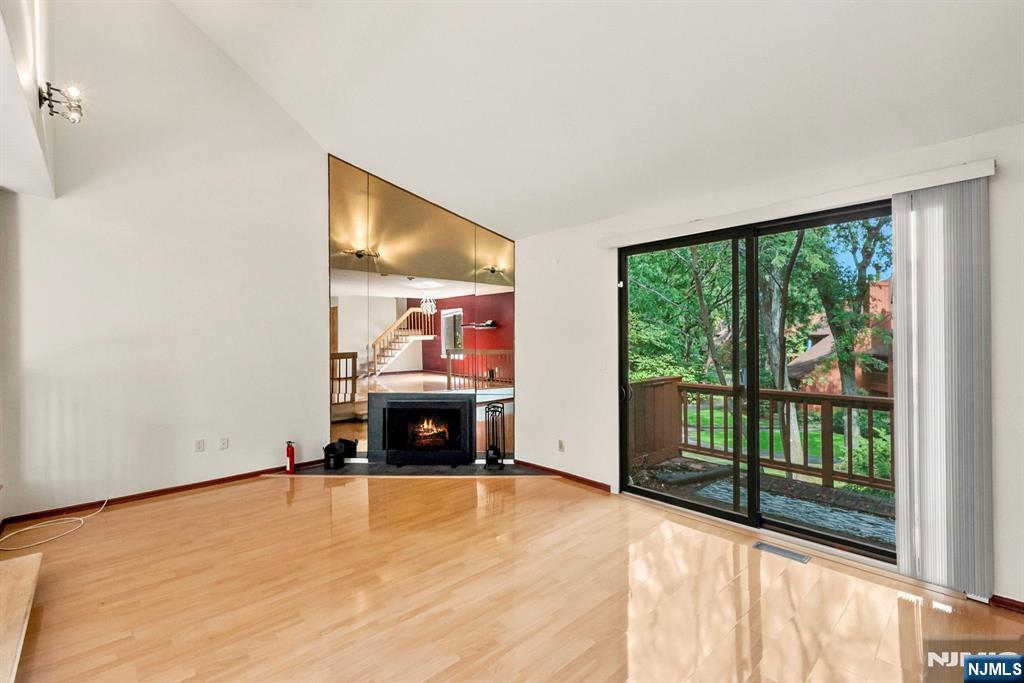484 Teal Plaza