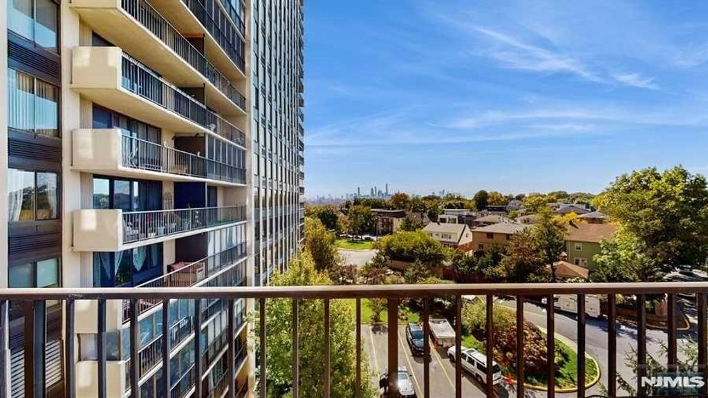 Photo of 200 Winston Drive #418, Cliffside Park, NJ 07010 (MLS # 24035024)