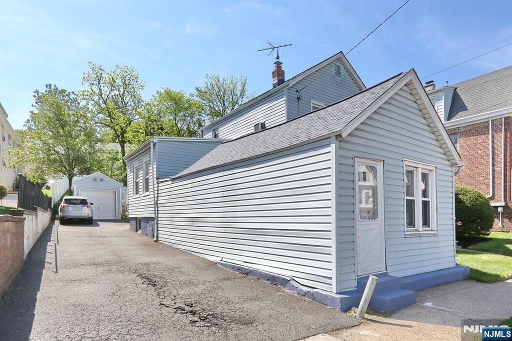Photo of 328330 Hoover Avenue, Bloomfield, NJ 07003 (MLS # 25018080)
