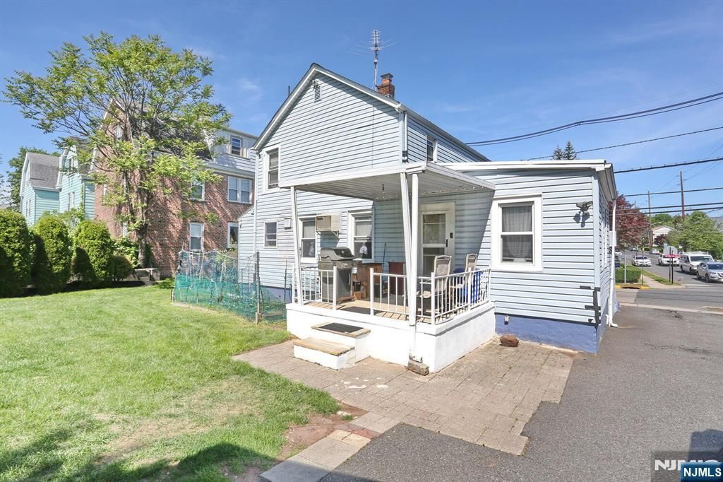 Photo of 328330 Hoover Avenue, Bloomfield, NJ 07003 (MLS # 25018080)