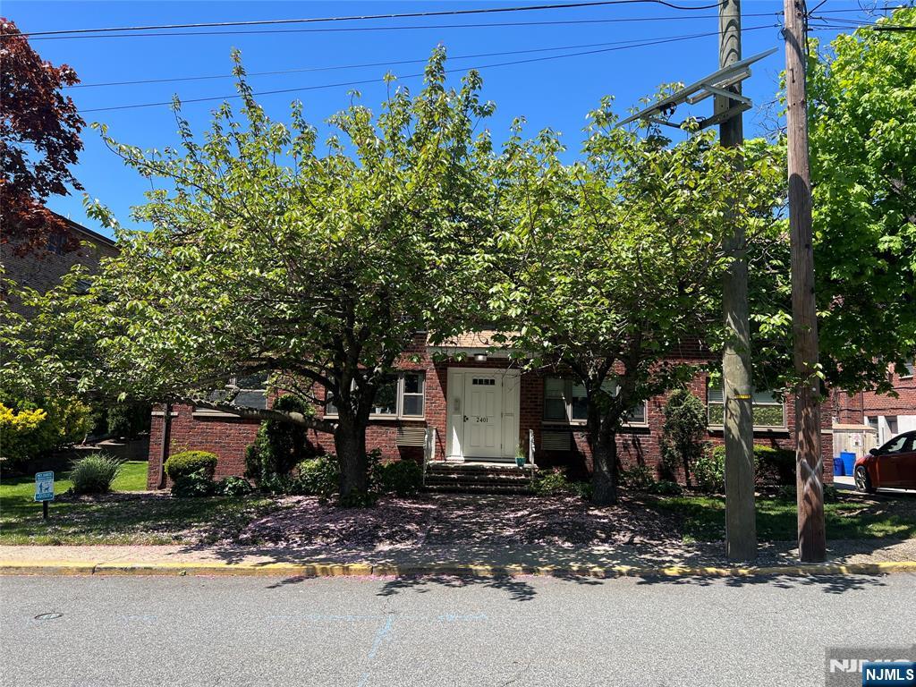 Rental Property at 2401 6th C3, Fort Lee, New Jersey - Bedrooms: 1 
Bathrooms: 1 
Rooms: 3  - $2,200 MO.