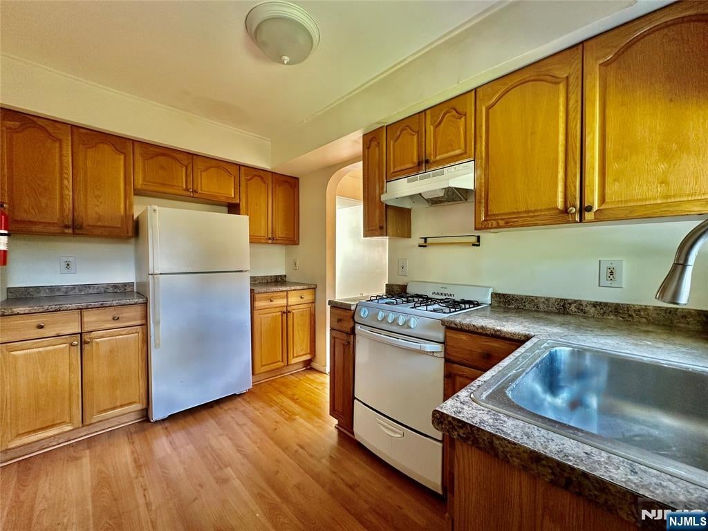 237 Bradley Avenue 235