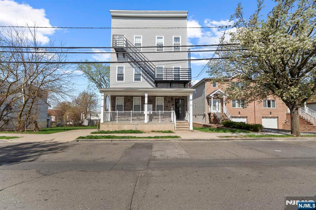 471 Harrison Ave 2A, Garfield, New Jersey - 3 Bedrooms  
1 Bathrooms  
6 Rooms - 