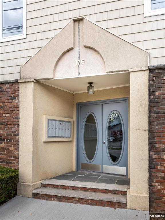 176 Chestnut Street 203