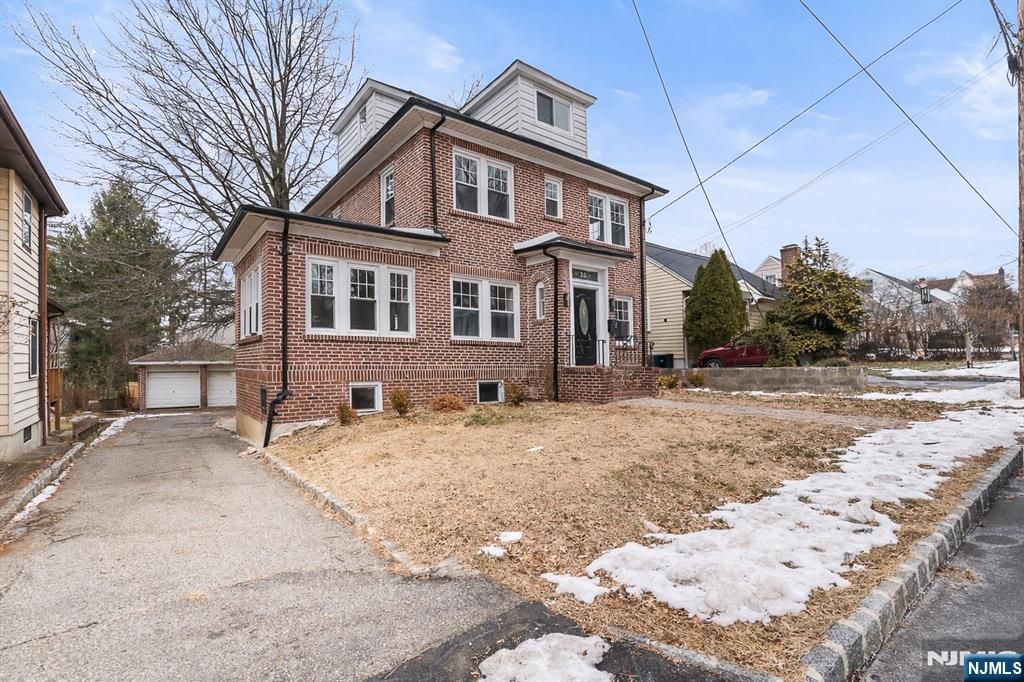 Photo of 33 Robertson Road, West Orange, NJ 07052 (MLS # 26000888)