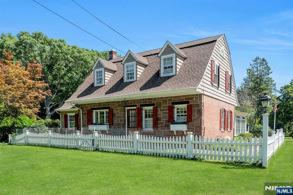 Photo of 174 Paramus Road, Paramus, NJ 07652 (MLS # 25041873)