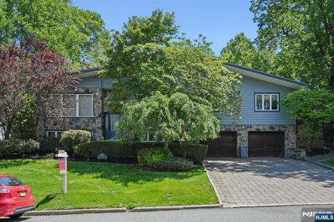 559 Nordhoff Drive Leonia NJ 07605