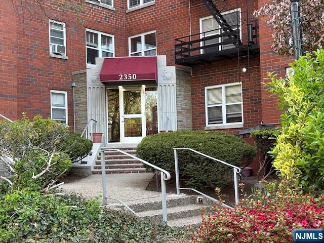Property for Sale at 2350 Linwood Avenue 1G, Fort Lee, New Jersey - Bedrooms: 2 
Bathrooms: 1  - $375,000