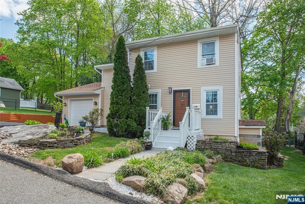 Photo of 119 Sherwood Avenue, Mahwah, NJ 07430 (MLS # 26013790)