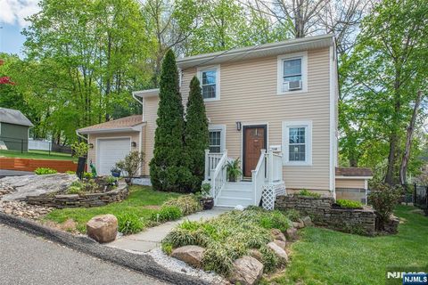 Photo of 119 Sherwood Avenue, Mahwah, NJ 07430 (MLS # 26013790)
