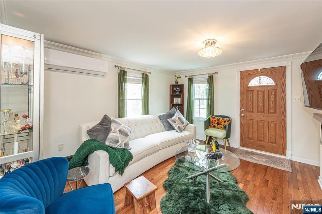 Photo of 119 Sherwood Avenue, Mahwah, NJ 07430 (MLS # 26013790)