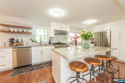 Photo of 119 Sherwood Avenue, Mahwah, NJ 07430 (MLS # 26013790)