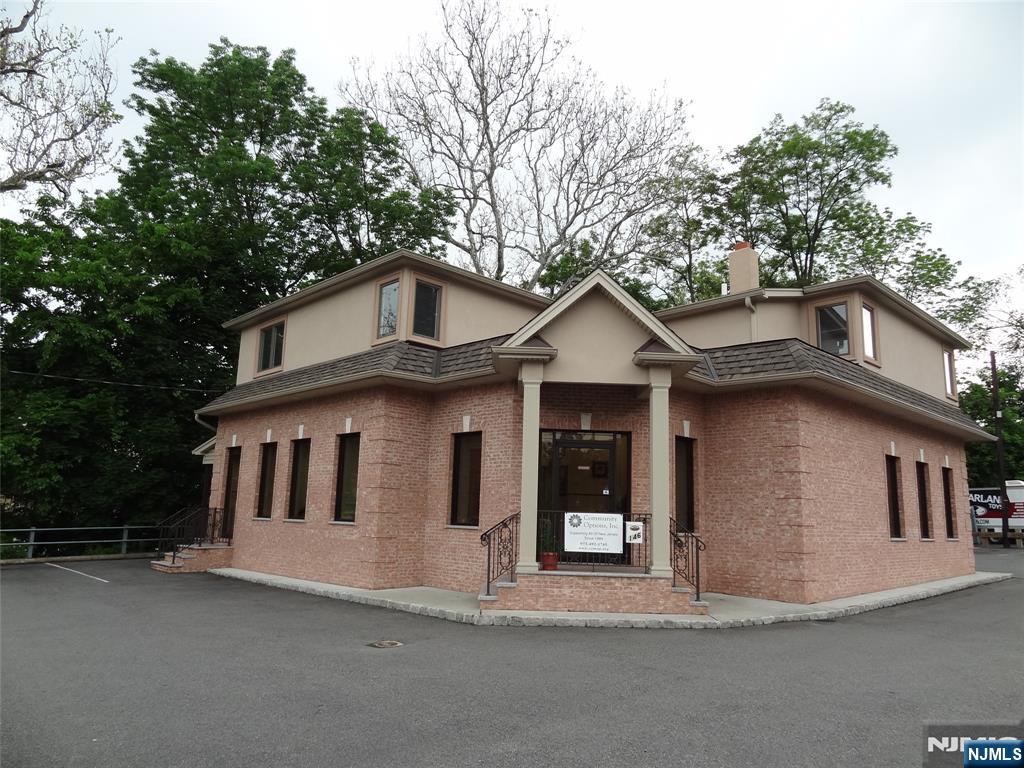 Rental Property at 146 Main St 2, Bloomingdale, New Jersey - Bedrooms: 1 
Bathrooms: 1 
Rooms: 3  - $1,600 MO.