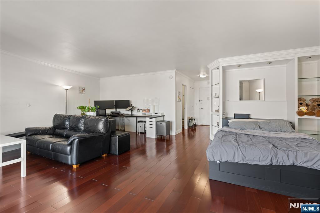 2000 Linwood Avenue 6E