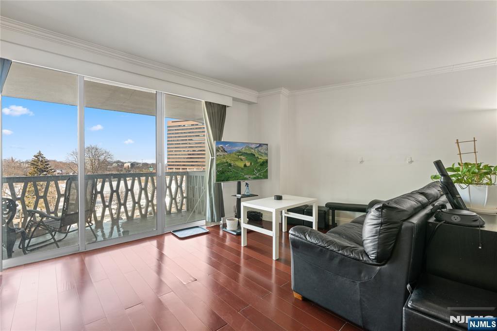 2000 Linwood Avenue 6E