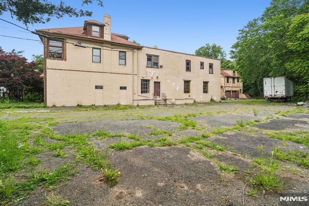 201 Englewood Avenue