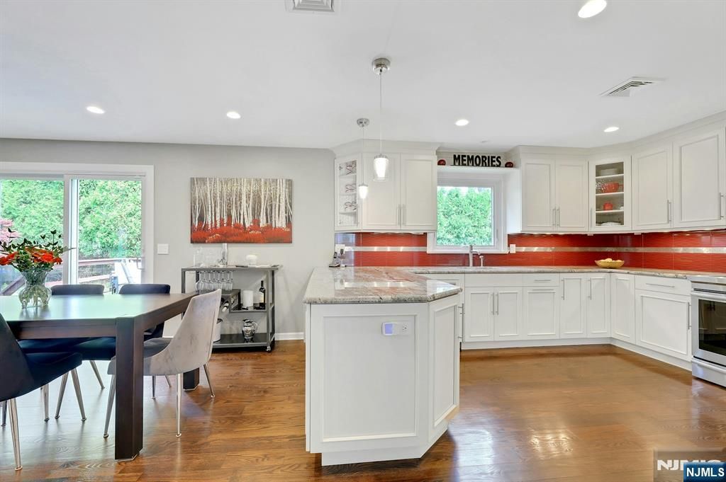 Photo of 5 Hilltop Road, Mahwah, NJ 07430 (MLS # 26009700)