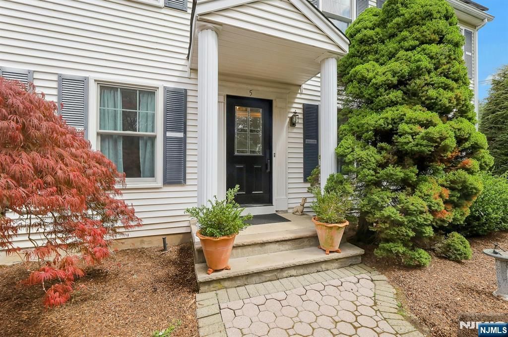 Photo of 5 Hilltop Road, Mahwah, NJ 07430 (MLS # 26009700)