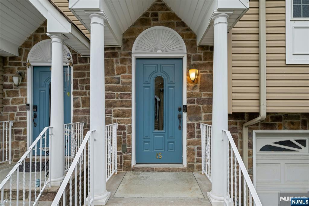 102 Montgomery Street 15