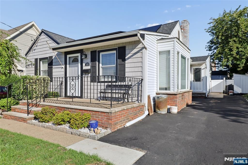 2-23 Berdan Avenue