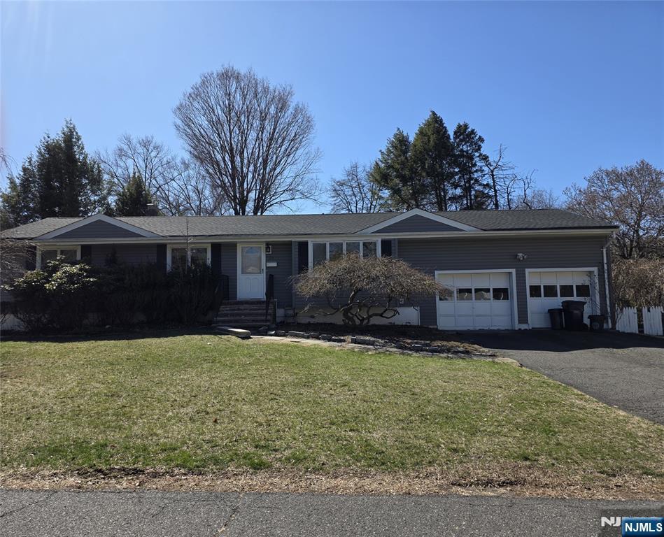38 Carpenter Ave, Norwood, New Jersey - 3 Bedrooms  
2 Bathrooms  
9 Rooms - 