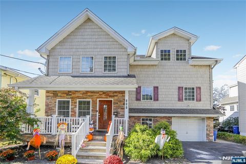 927 Laurel Avenue, River Edge, NJ 07661 - MLS#: 25008150