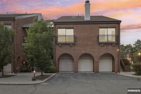 Photo of 5 Millay Ct, Teaneck, NJ 07666 (MLS # 26007275)