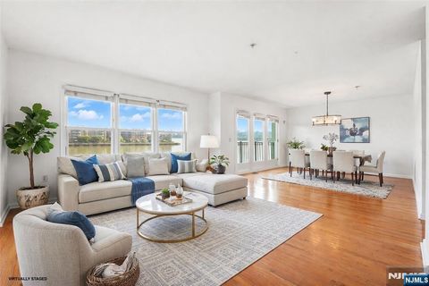 Photo of 252 The Promenade #9-252, Edgewater, NJ 07020 (MLS # 25042928)