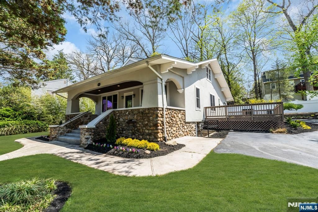 Photo of 69 Broadway, Park Ridge, NJ 07656 (MLS # 26013415)