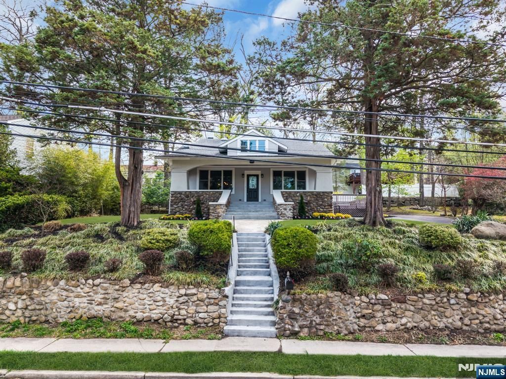 Photo of 69 Broadway, Park Ridge, NJ 07656 (MLS # 26013415)