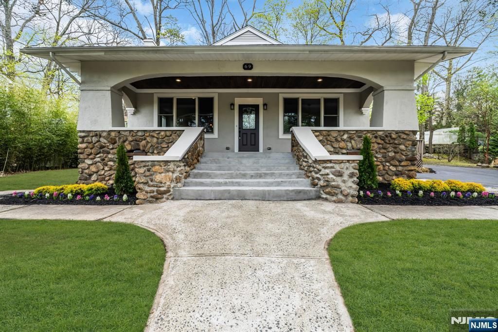 Photo of 69 Broadway, Park Ridge, NJ 07656 (MLS # 26013415)