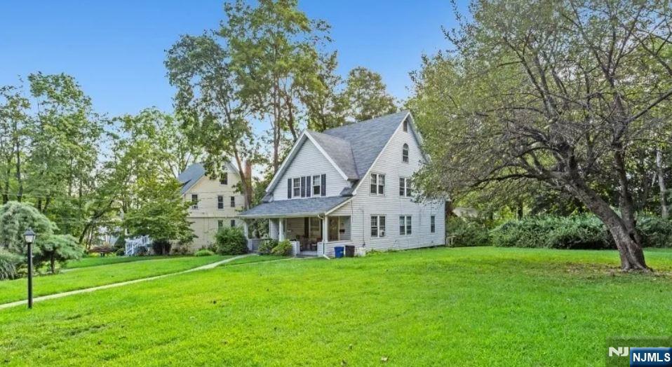 26 Park Ave 26B, West Caldwell, New Jersey - 4 Bedrooms  
3 Bathrooms  
7 Rooms - 