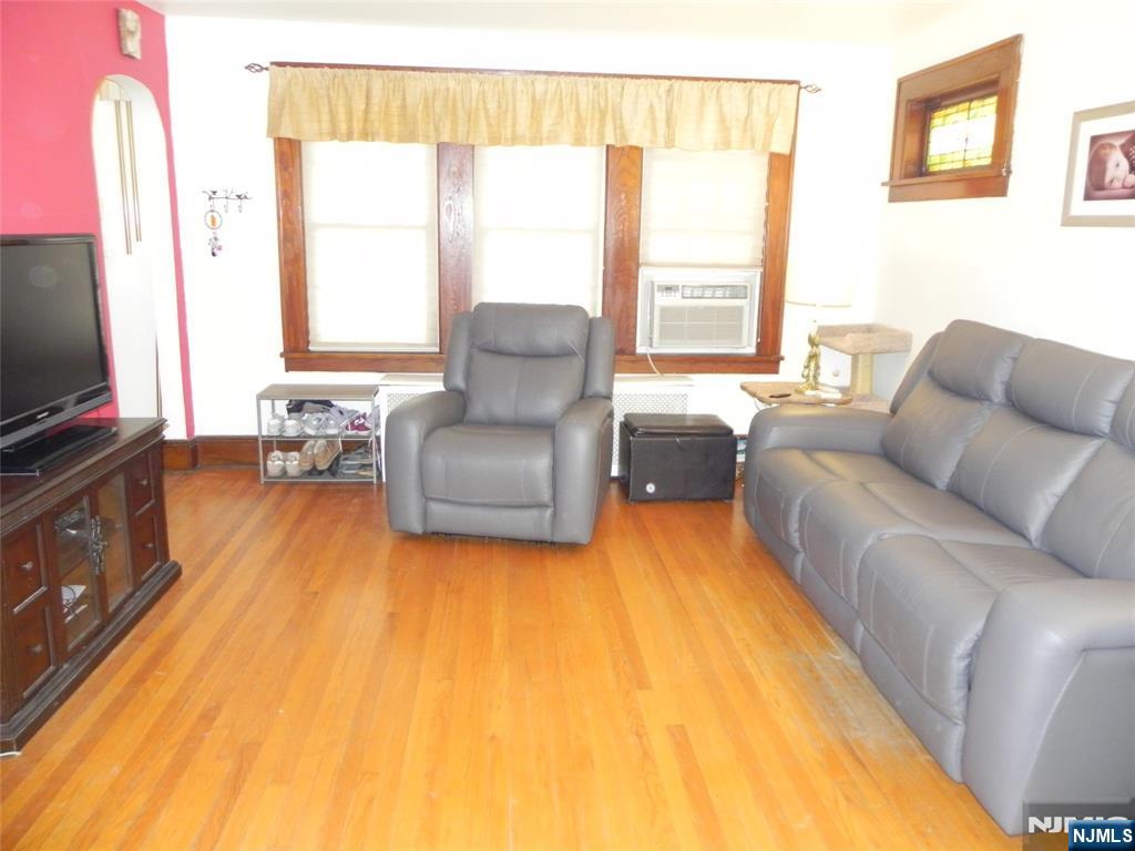 16-14 Kipp Street