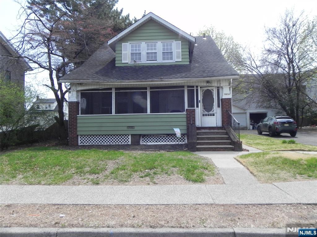 Property for Sale at 1614 Kipp Street, Fair Lawn, New Jersey - Bedrooms: 5 
Bathrooms: 3 
Rooms: 10  - $649,612