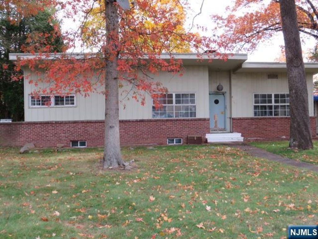 Photo of 543 Ackerman Avenue, Glen Rock, NJ 07452 (MLS # 25039874)