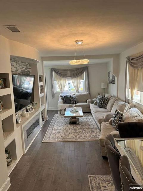 Photo of 35 Terrace Ave, Woodland Park, NJ 07424 (MLS # 25043648)